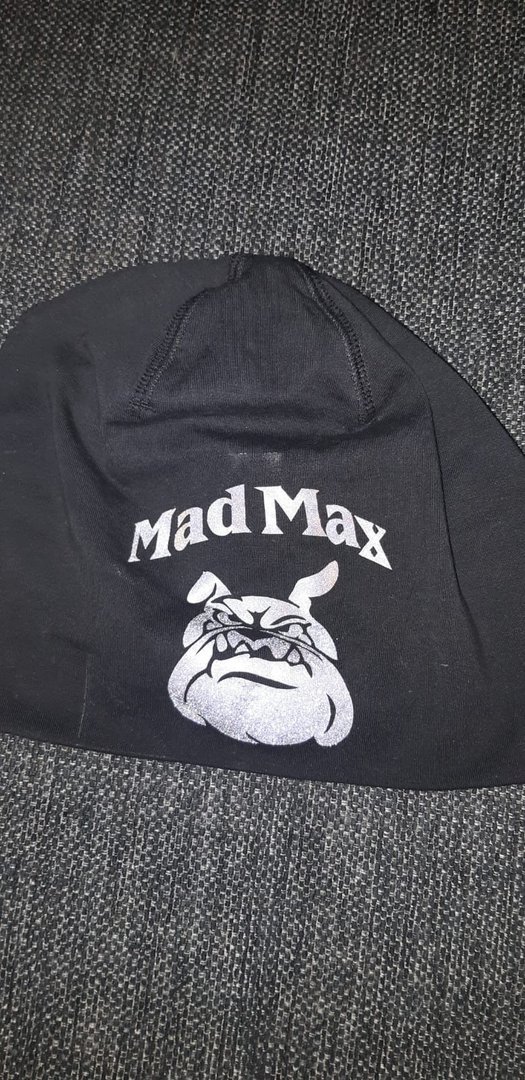 Mad Max pipo heijastavalla logolla